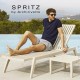 Conjunto de 4 espreguiçadeiras Spritz Vondom tomando sol